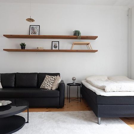 Idyllinen Valoisa Huoneisto Ullanlinnassa. Helsinki Extérieur photo